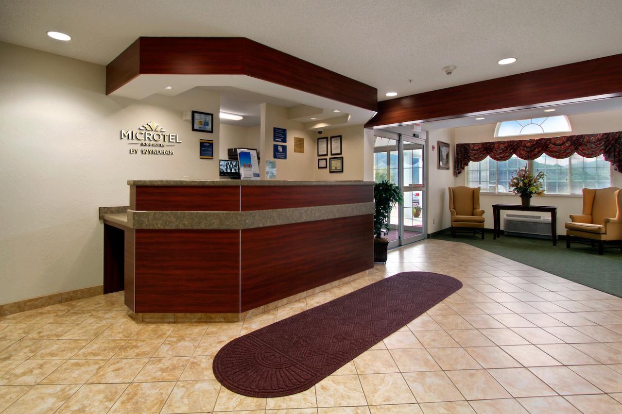 Microtel Inn And Suites Gassaway Interior photo