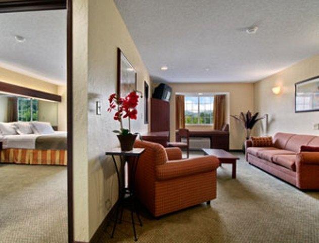 Microtel Inn And Suites Gassaway Room photo